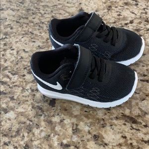 Toddler Nike tennis shoes